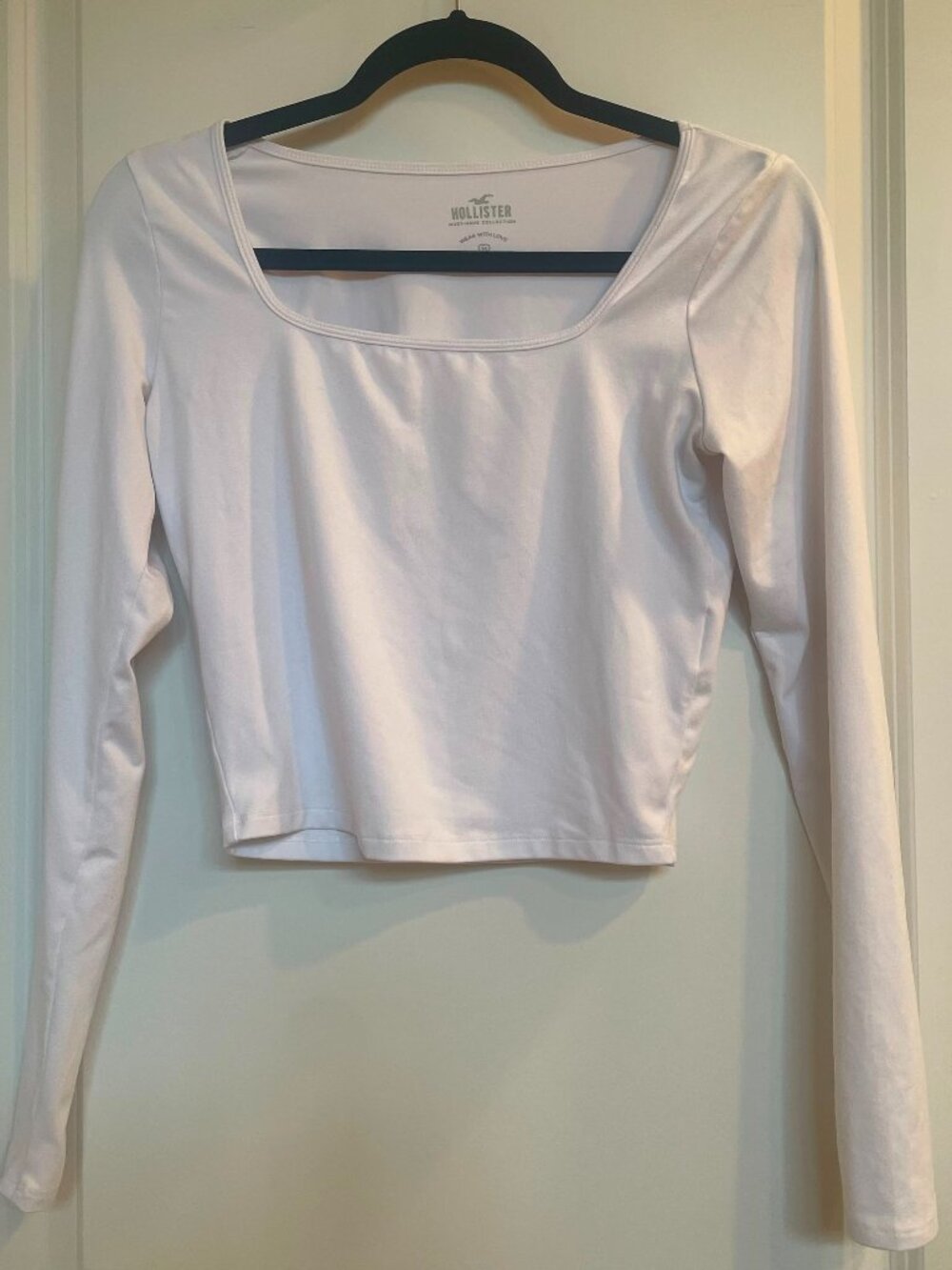 HOLLISTER Women’s White Square Neck Long Sleeve, Size M (flaws pictured)